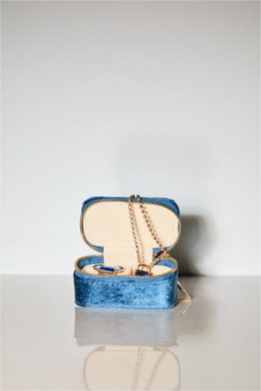 Kadın Mavi Takı Kutusu