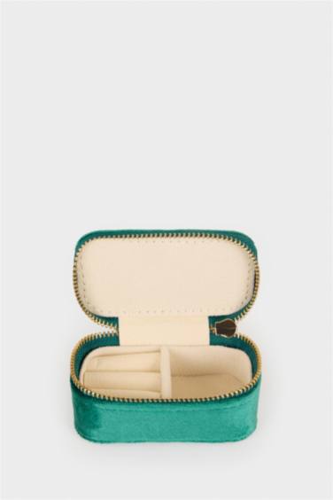 Kadın Yeşil Takı Kutusu