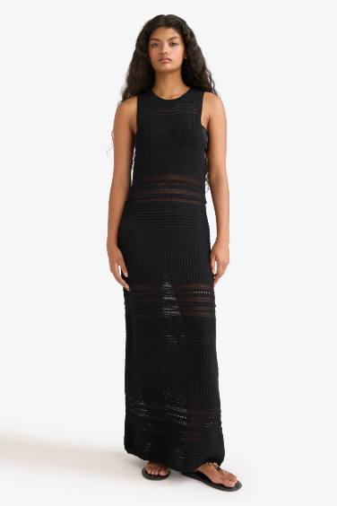 Slim Fit Dar Kesim Halter Yaka Kroşe Kolsuz Maxi Elbise