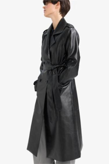 معطف ترانش كوت قصة عادية