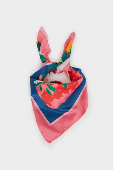 Kadın İtalya Temalı Fular