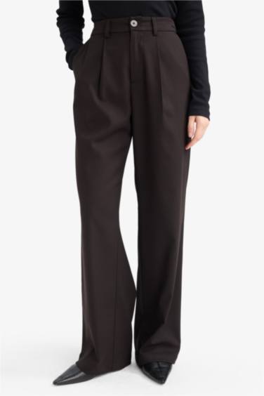 سروال قصة مستقيمة بجيوب