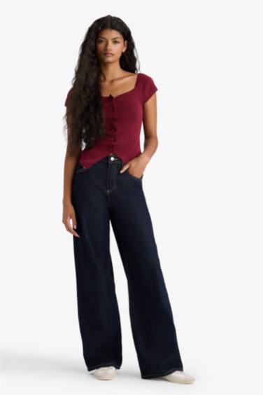 Fitted Kare Yaka Büzgü Detaylı Kısa Kollu Triko Kazak