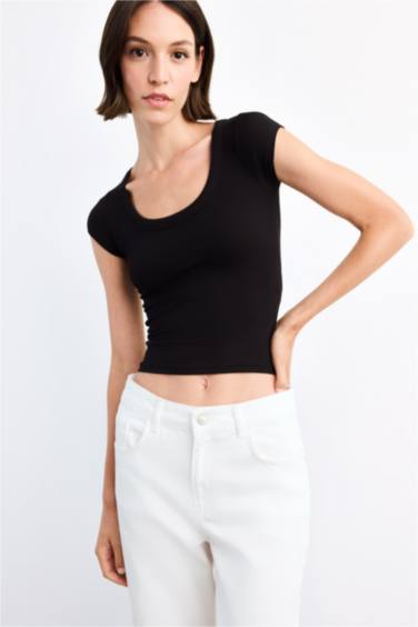 تيشيرت نص ردن وياخة مستديرة