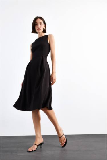 Bisiklet Yaka Kolsuz Midi Elbise