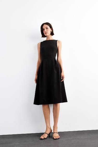 Bisiklet Yaka Kolsuz Midi Elbise