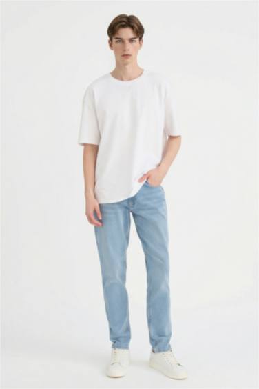 Джинсы Slim Tapered Fit с прямыми штанинами