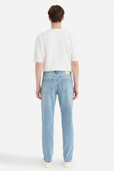 Джинсы Slim Tapered Fit с прямыми штанинами