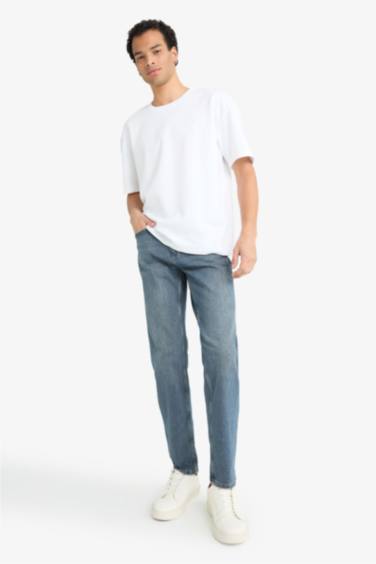 Jean slim taille normale à jambes fuselées