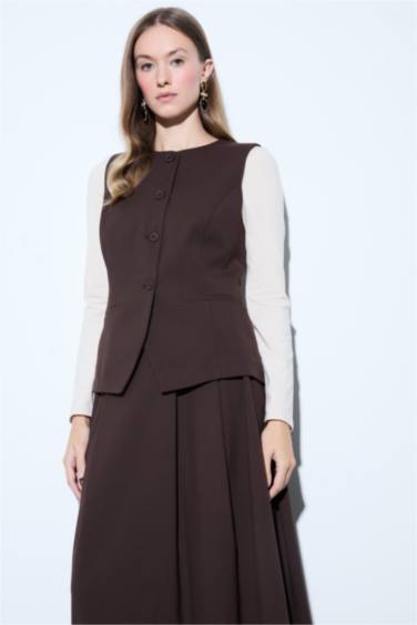 فيست قصة عادية بياقة مستديرة