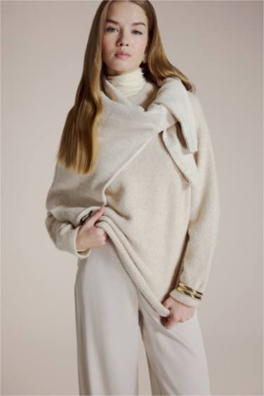 بلوفر تريكو قصة عادية برقبة مستديرة