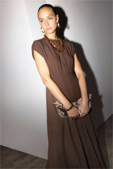 فستان طويل ميدي من مزيج الكتان بياخة مستديرة