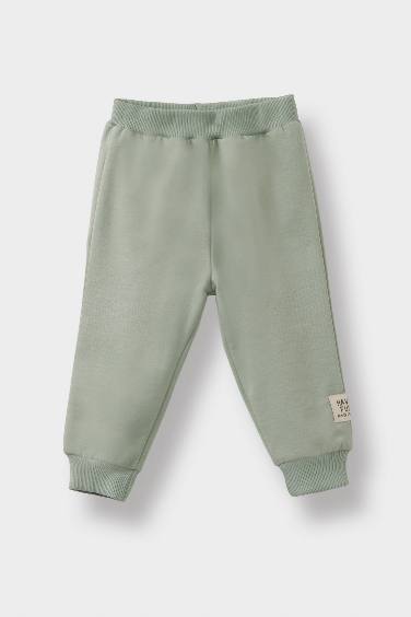 طقم بطبعة شعار قماش رقيق بياقة مستديرة من قطعتين