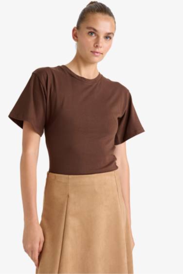 تيشيرت نص ردن سليم فيت بياخة مستديرة