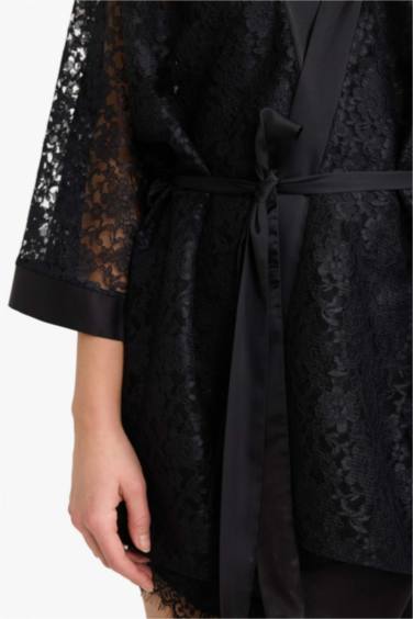 Халат с кружевом и обёрнутым вырезом