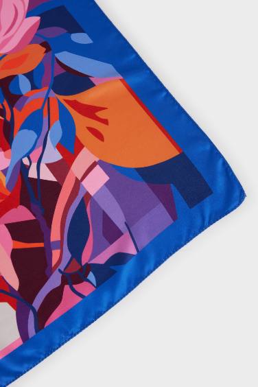 Woman Patterned Scarf