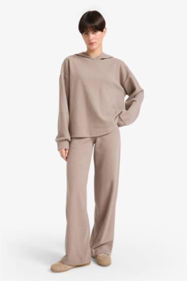 بنطلون برجل واسع قصة مستقيمة