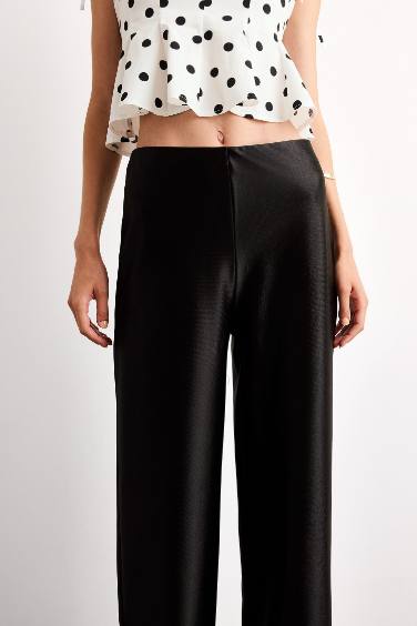 Relax Fit Normal Bel Düz Paça Saten Pantolon