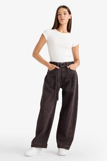 بنطلون جينز باريل فيت بخصر عالي