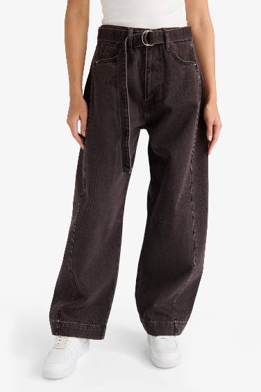 بنطلون جينز باريل فيت بخصر عالي