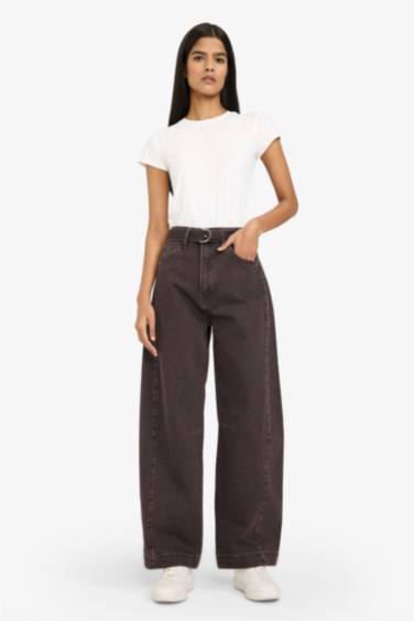 بنطرون جينز باريل فيت وخصر عالي