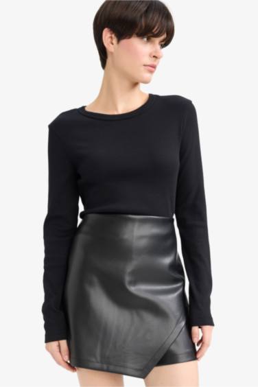 Жоғары белді жасанды тері шорт