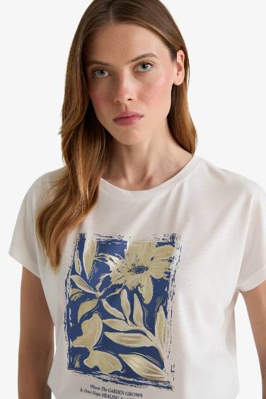 Bisiklet Yaka Çiçekli Kısa Kollu Tişört