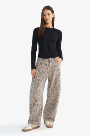 تيشيرت بأكمام طويلة قصة ضيقة برقبة مستديرة