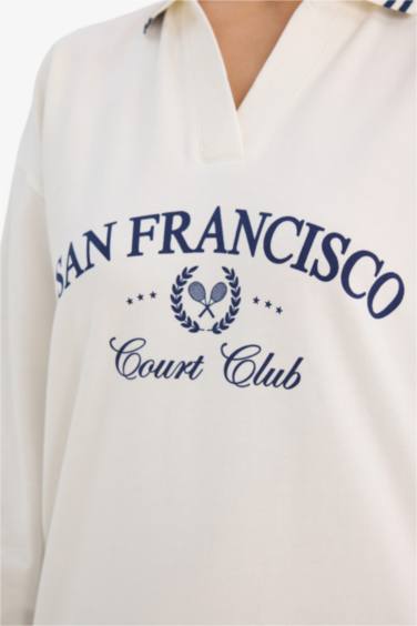 سويت شيرت برسمة مدينة قصة مريحة بياقة بولو