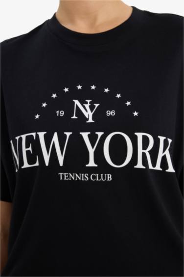 Oversize кең пішімді дөңгелек жағалы суретті қысқа жеңді футболка