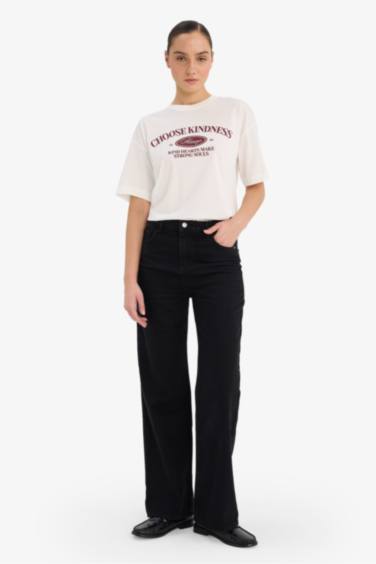 Трикотажная футболка Oversize с надписью и коротким рукавом