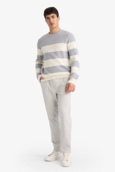 بلوفر تريكو قصة عادية بياقة مستديرة