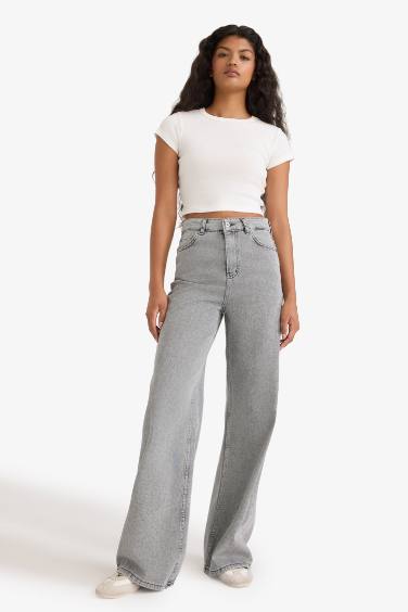 سروال جينز وايد ليج برجل عادي