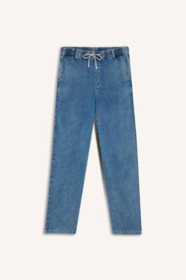 Jean large à taille élastique et cordon de serrage