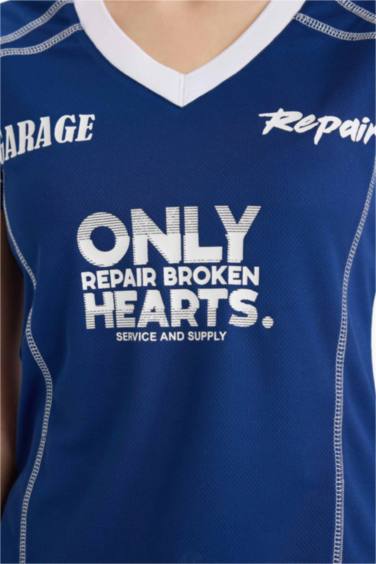 Fitted суретті қысқа жеңді футболка