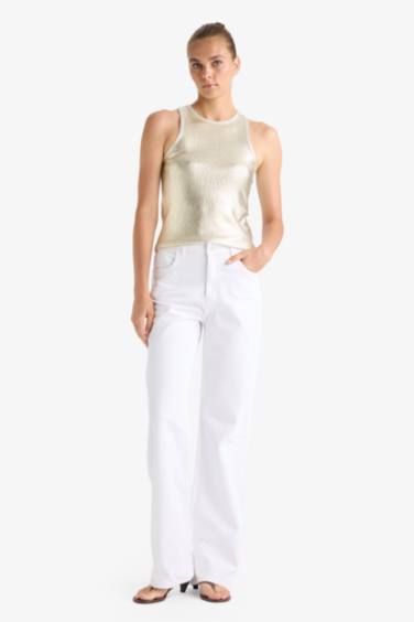 فانيلة مضلع سليم فيت بياقة هالتر من قماش لامع