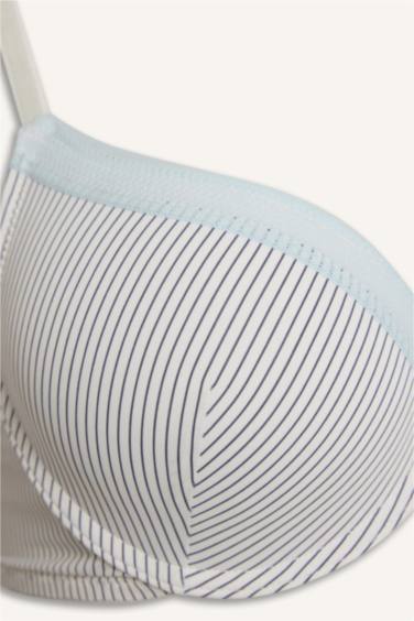 Бюстгальтер для футболки без косточек с микро покрытием уплотненными чашечками и кружевными деталями