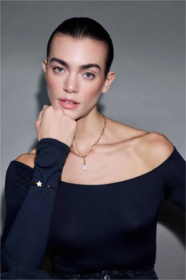 Reis X DeFacto Yıldız Figürlü Gold Kolye