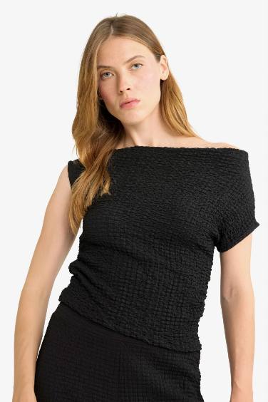 Slim Fit One Shoulder Crepe Blouse