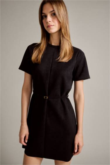 Bisiklet Yaka Kemerli Kısa Kollu Mini Süet Elbise