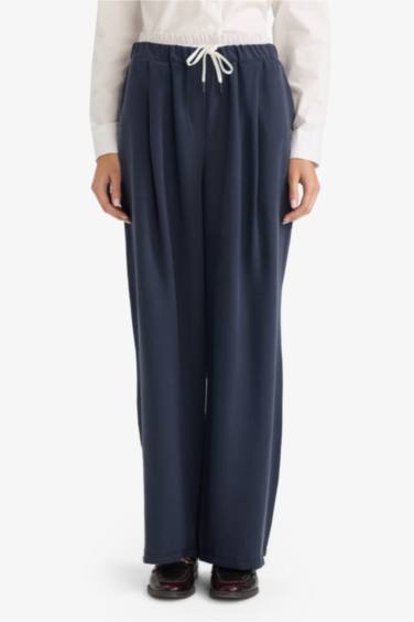 بنطلون باجي فيت بخصر عادي وجيوب