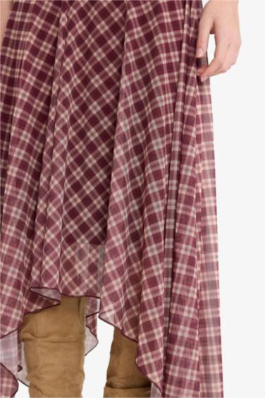 فستان نص كم ميدي كاروهات ميش بياقة V