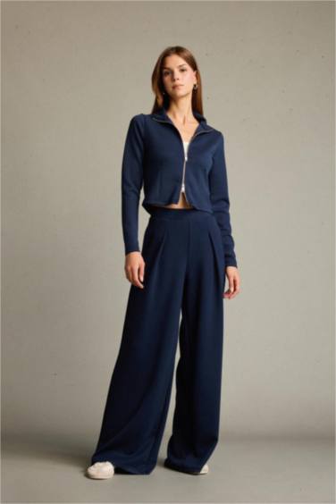 سويت شيرت بياقة عالية بساق بسحاب