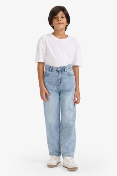 بنطرون جينز ولادي قصة فضفاضة برجل عادية وتفاصيل ممزقة