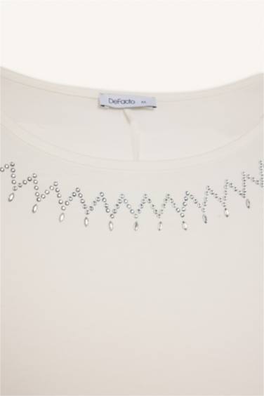 Kayık Yaka Taş Baskılı Kısa Kollu Tişört