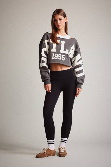 Kayık Yaka Baskılı Sweatshirt