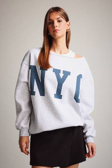 Kayık Yaka Baskılı Sweatshirt