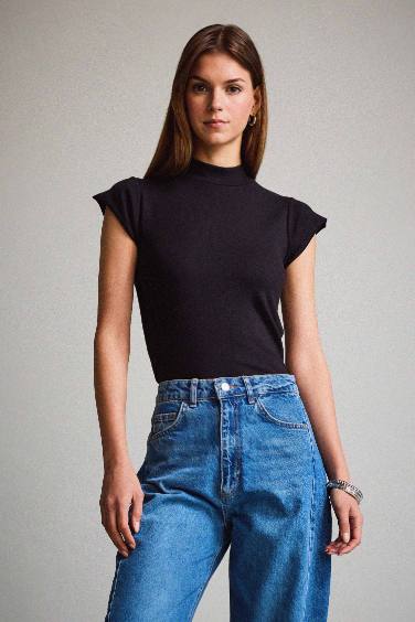 Balıkçı Yaka Kısa Kollu Tişört