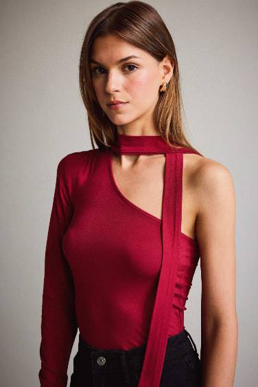 Tek Omuzlu Bağlama Detaylı Bluz