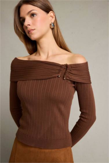 بلوزة ردن طويل بكتف مكشوف ببكلة